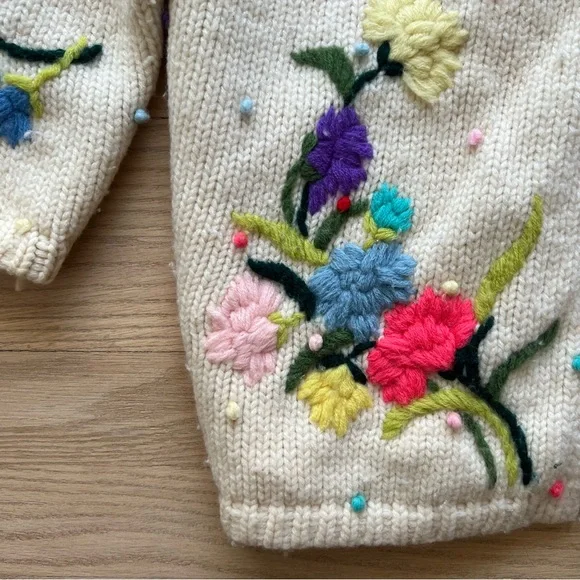 SOLD! ⏹️ - GORGEOUS Vintage Knit Embellished Cardigan! - Picture 9 of 10